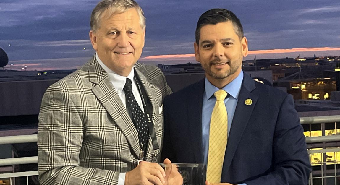 Dr. Naunheim presents Congressman Ruiz with Award